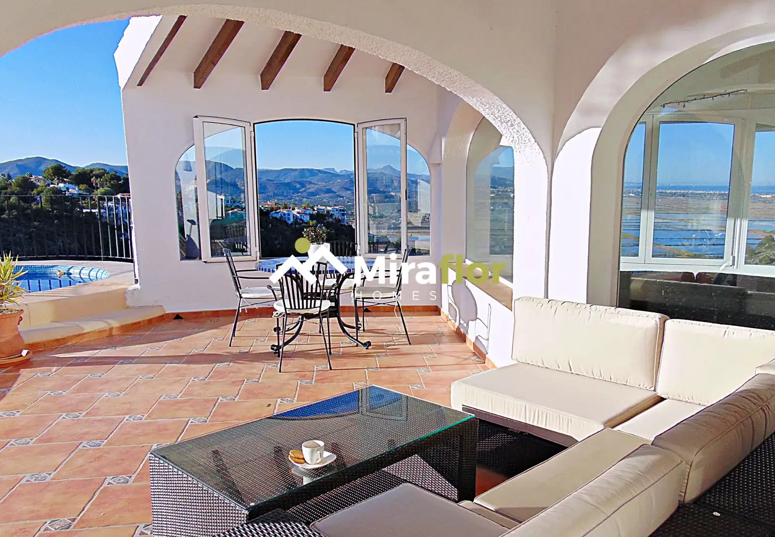 Chalet con piscina en venta en Calle los Almendros, imagen 4