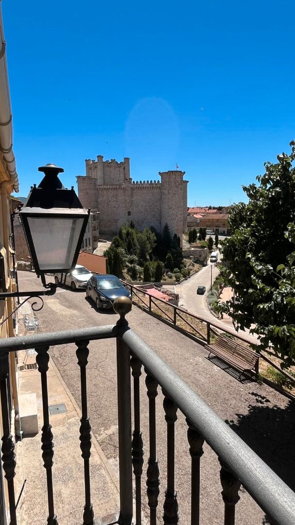 Vista exterior de Casa adosada en venda en Torija amb Calefacció i Balcó