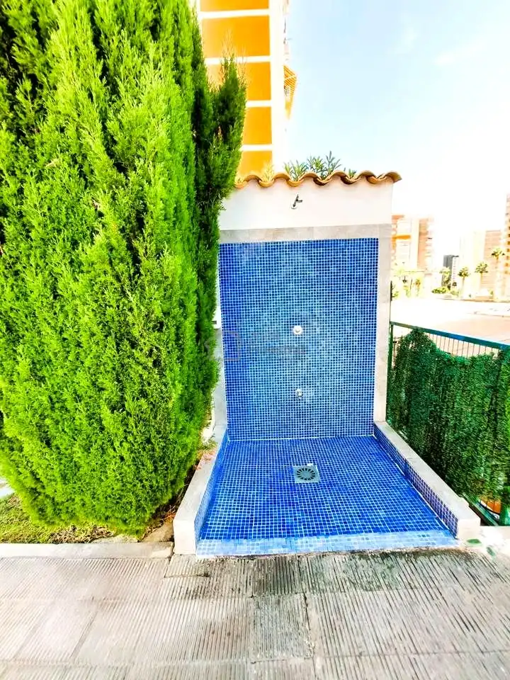 Piscina de Pis en venda en Benidorm amb Aire condicionat, Terrassa i Moblat