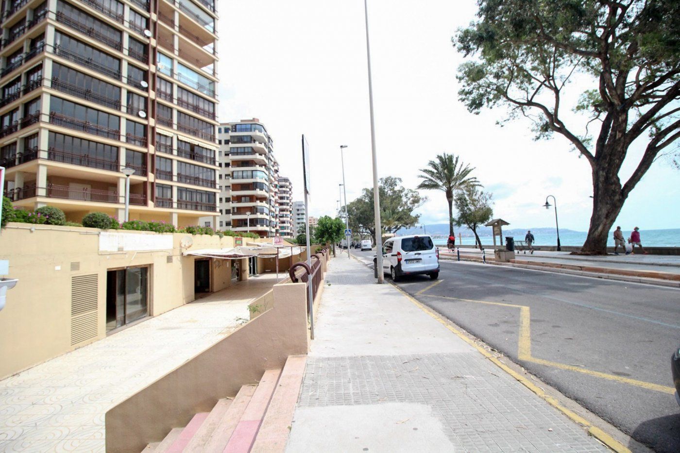 Vista exterior de Local en venda en Benicasim / Benicàssim amb Terrassa i Moblat