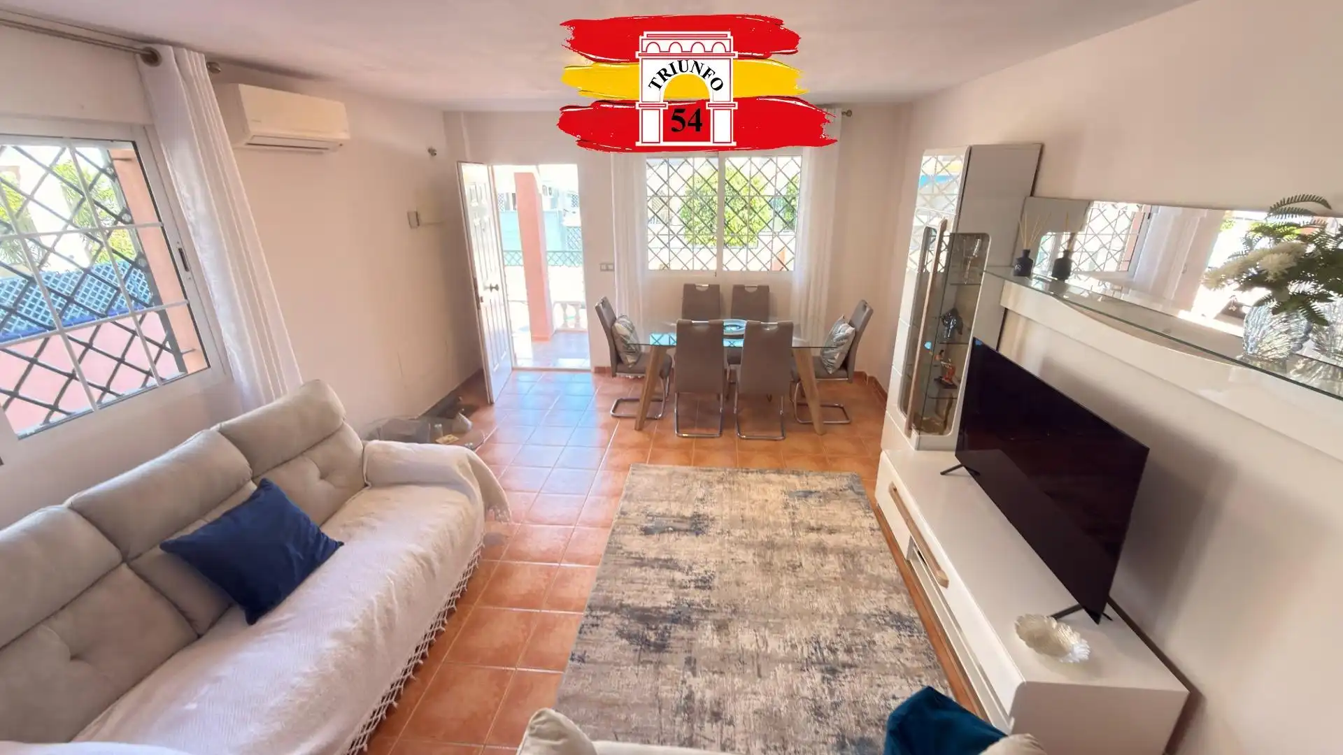 Sala de estar de Casa adosada en venta en Pilar de la Horadada con Aire acondicionado, Jardín privado y Amueblado