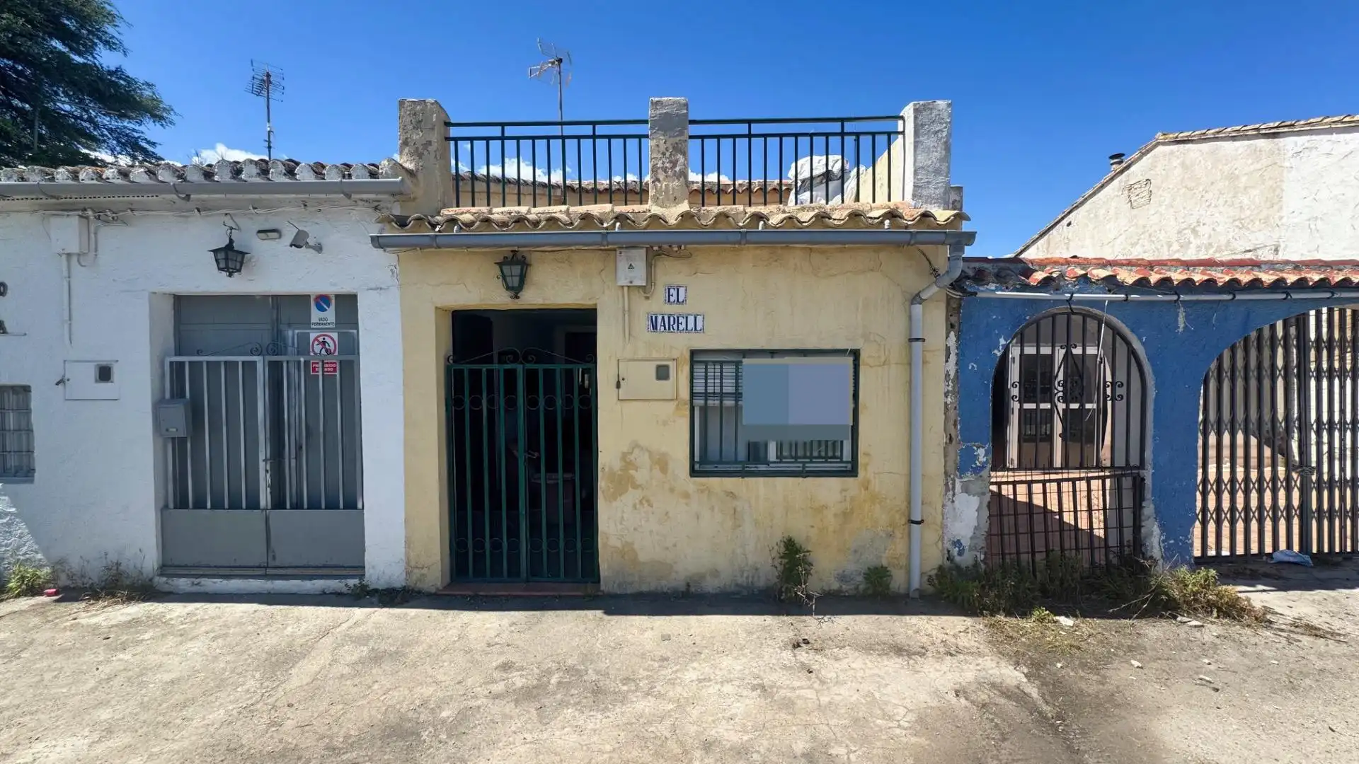 Exterior view of Detached homes for sale in Oliva  with Air Conditioner