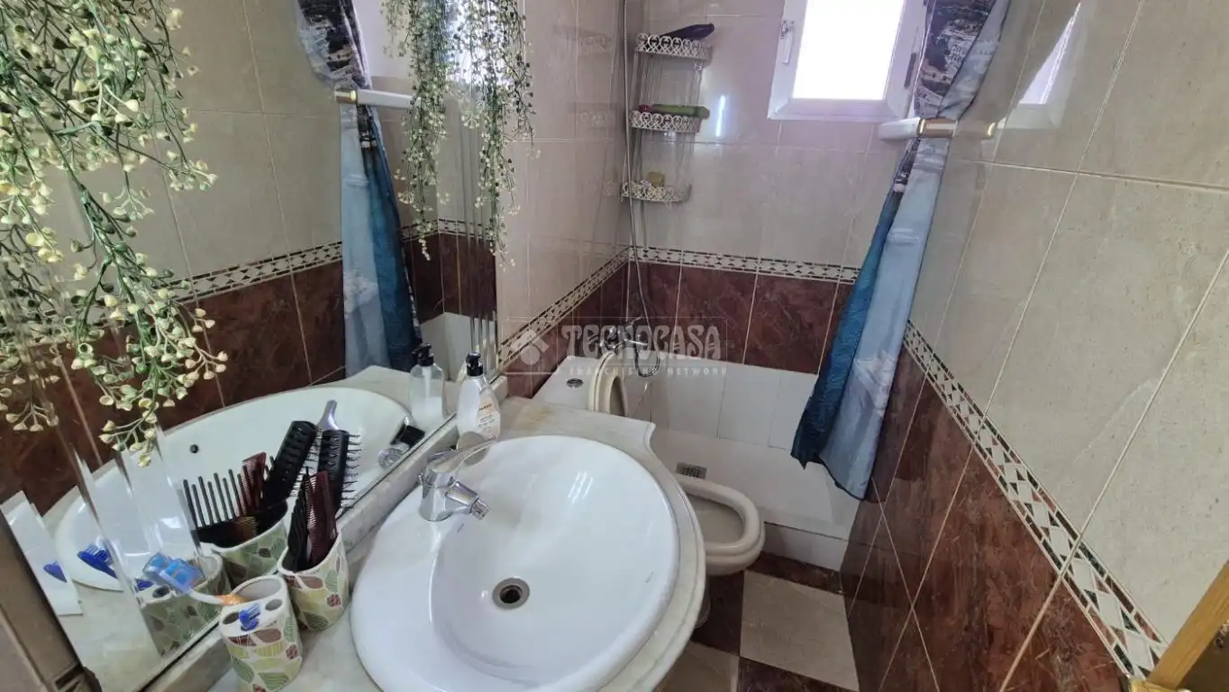 Bathroom of Flat for sale in Madrid