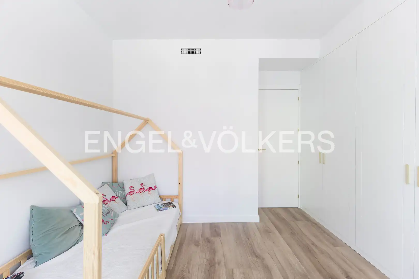 Bedroom of Flat for sale in Madrid  with Air Conditioner, Heating and Parquet flooring