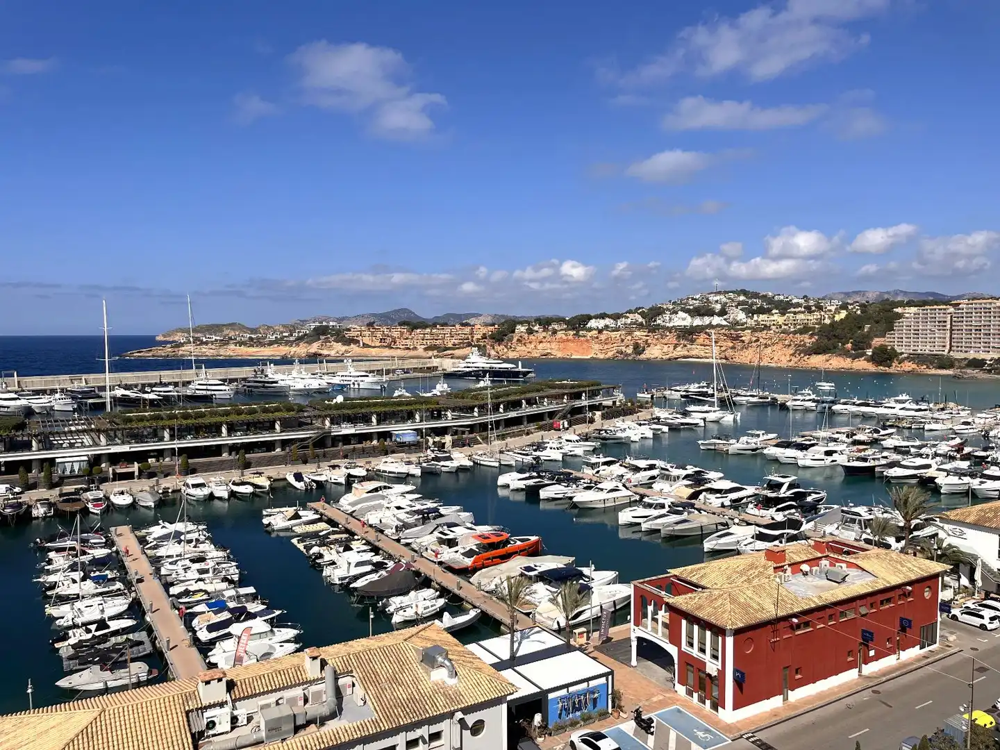 Vista exterior de Dúplex en venda en Calvià amb Aire condicionat, Calefacció i Jardí privat