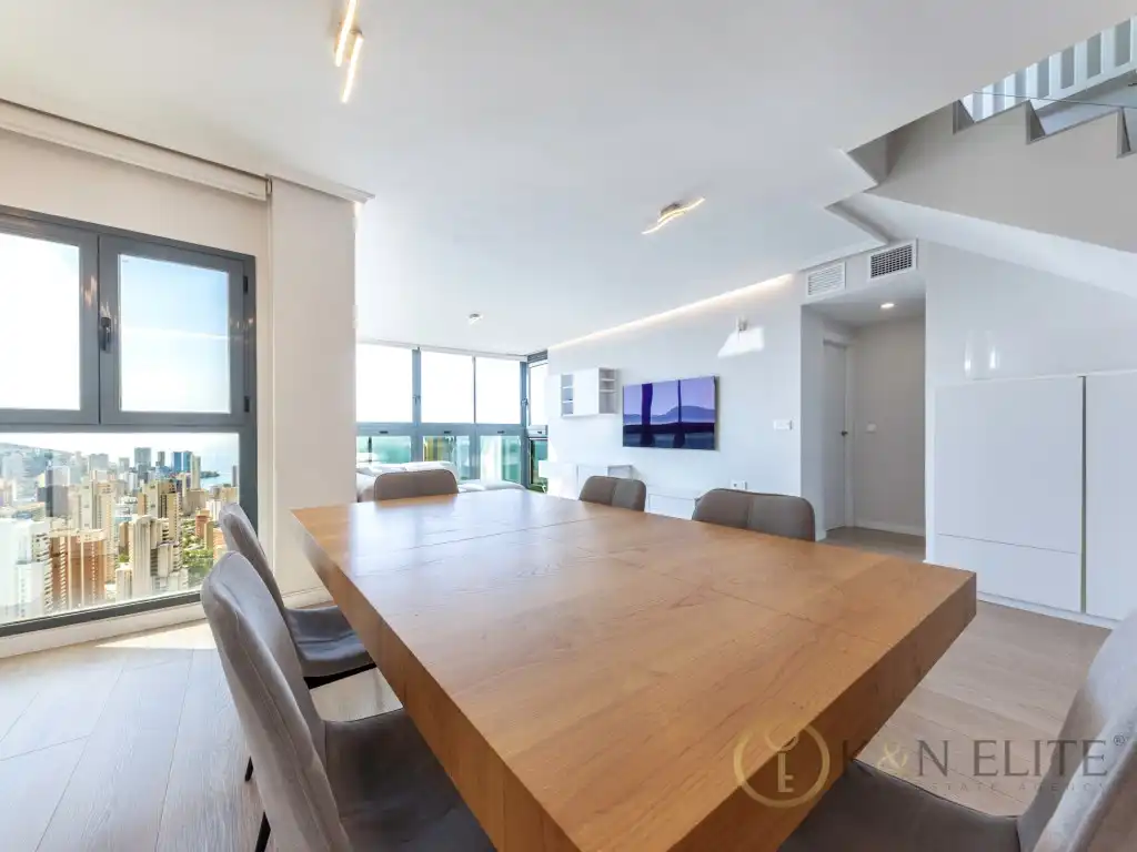 Comedor de Ático de alquiler en Benidorm con Aire acondicionado, Jardín privado y Piscina