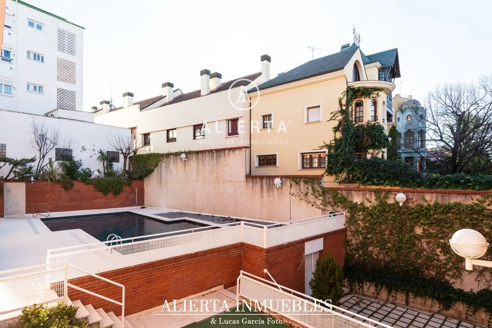 Vista exterior de Casa adosada en venda en Zaragoza amb Aire condicionat, Calefacció i Traster