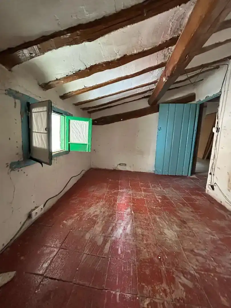 Casa adosada en venda en Anguciana