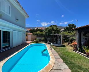 Vista exterior de Casa o xalet en venda en Santa Úrsula amb Aire condicionat, Traster i Piscina