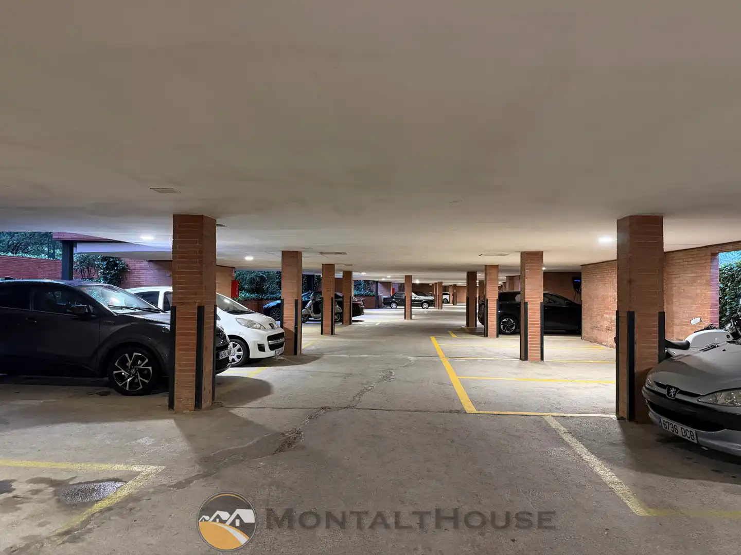 Parking de Piso en venta en Sant Vicenç de Montalt con Calefacción, Terraza y Piscina comunitaria