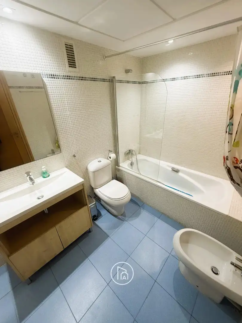 Bathroom of Flat for sale in Paterna  with Parquet flooring
