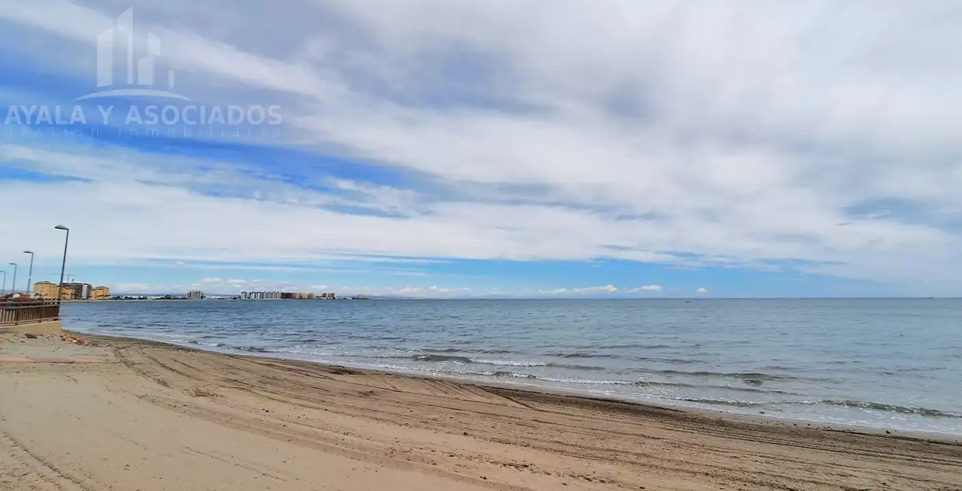 Vista exterior de Piso en venta en La Manga del Mar Menor con Terraza, Trastero y Piscina comunitaria