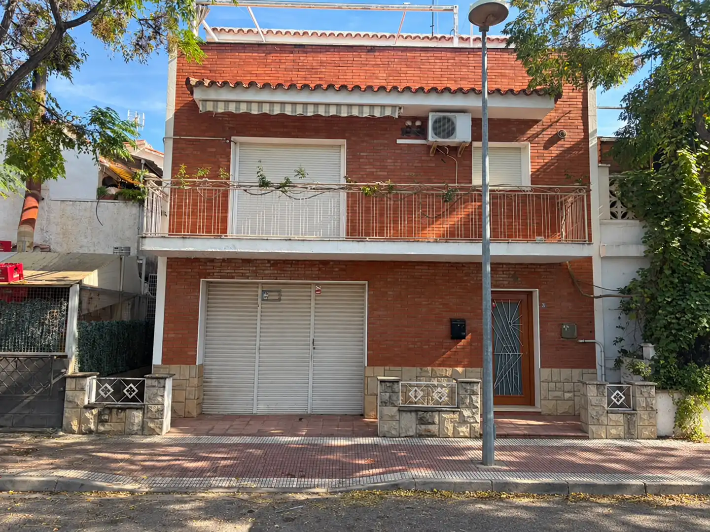 Casa amb terrassa en venda a Carrer de les Oliveres