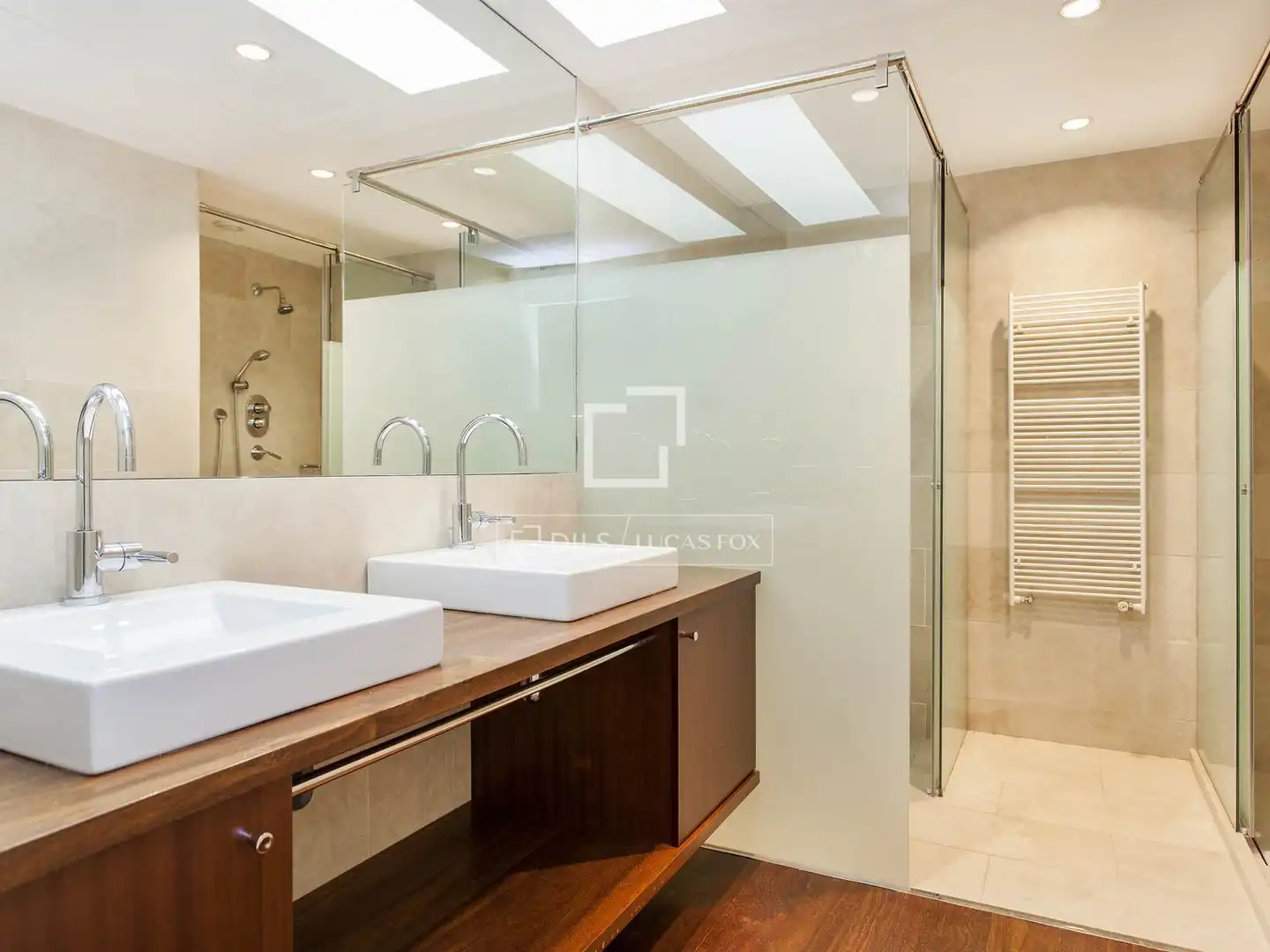 Bathroom of Houses for sale in Barcelona
