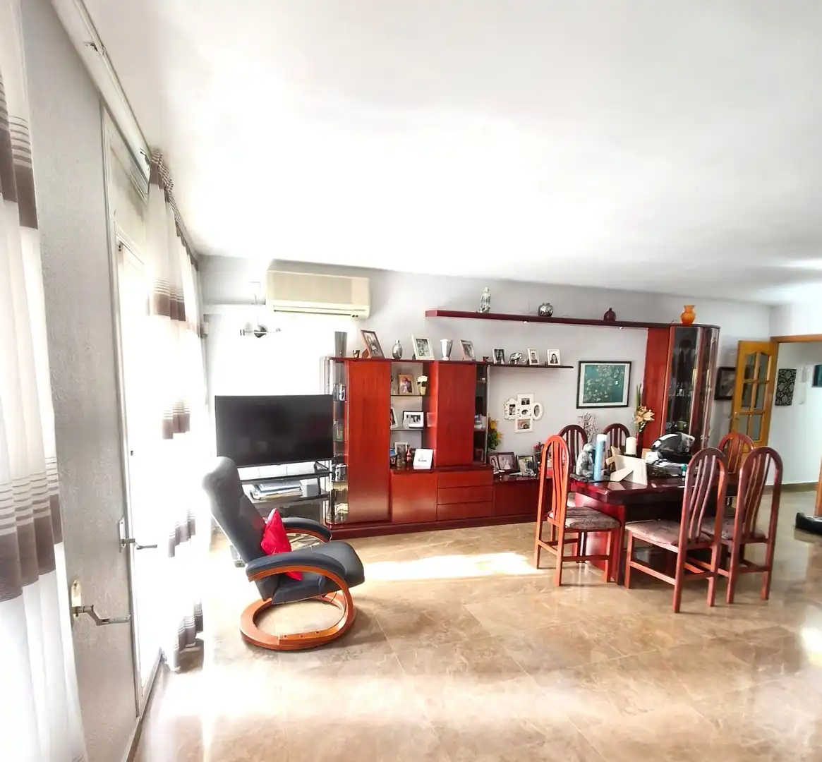 Wohnzimmer von Maisonette zum Verkauf in L'Hospitalet de Llobregat mit Klimaanlage, Heizung und Balkon