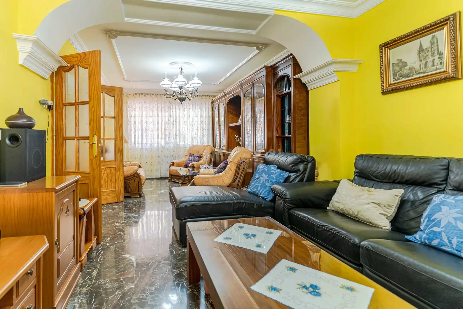 Sala d'estar de Casa o xalet en venda en Churriana de la Vega amb Aire condicionat, Traster i Piscina