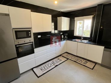 Casa aparellada amb balcó en venda a Martorell
