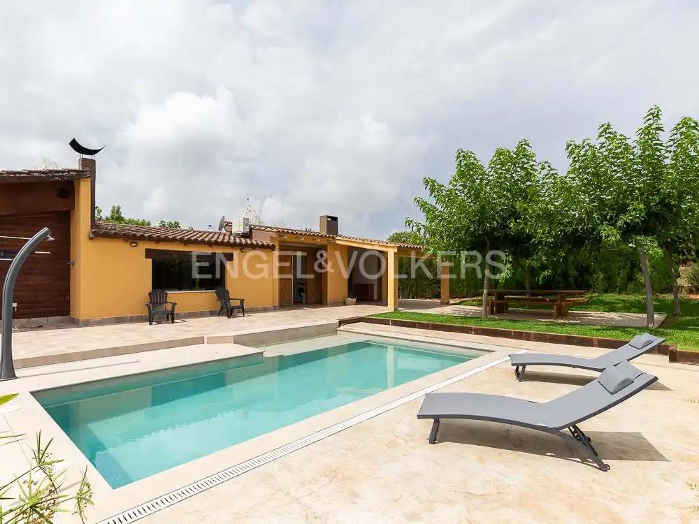 Vista exterior de Casa o chalet de alquiler en Torrent con Aire acondicionado, Calefacción y Jardín privado