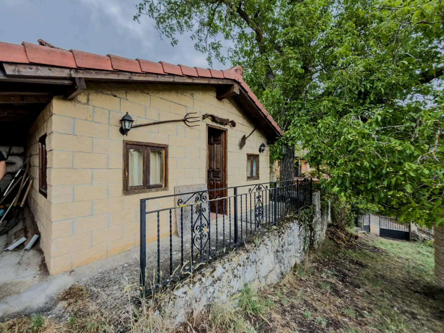 Vista exterior de Casa adosada en venta en Merindad de Valdeporres con Calefacción