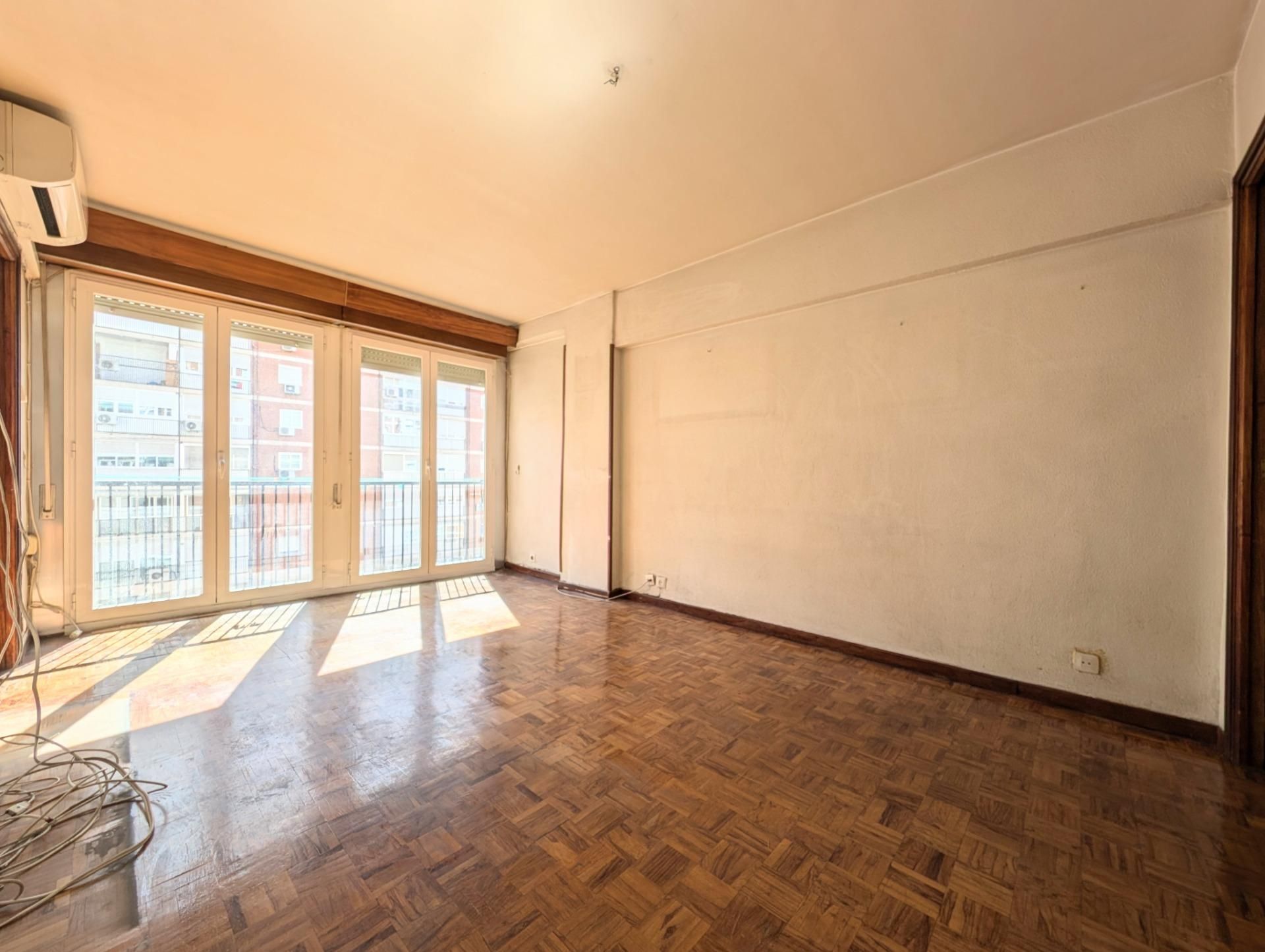 Bedroom of Flat for sale in  Madrid Capital  with Air Conditioner, Heating and Parquet flooring
