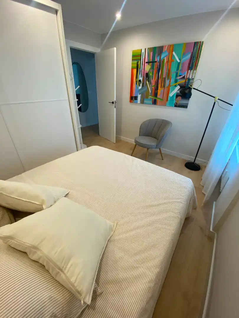 Schlafzimmer von Wohnung zur Miete in Gijón  mit Heizung, Parkett und Möbliert