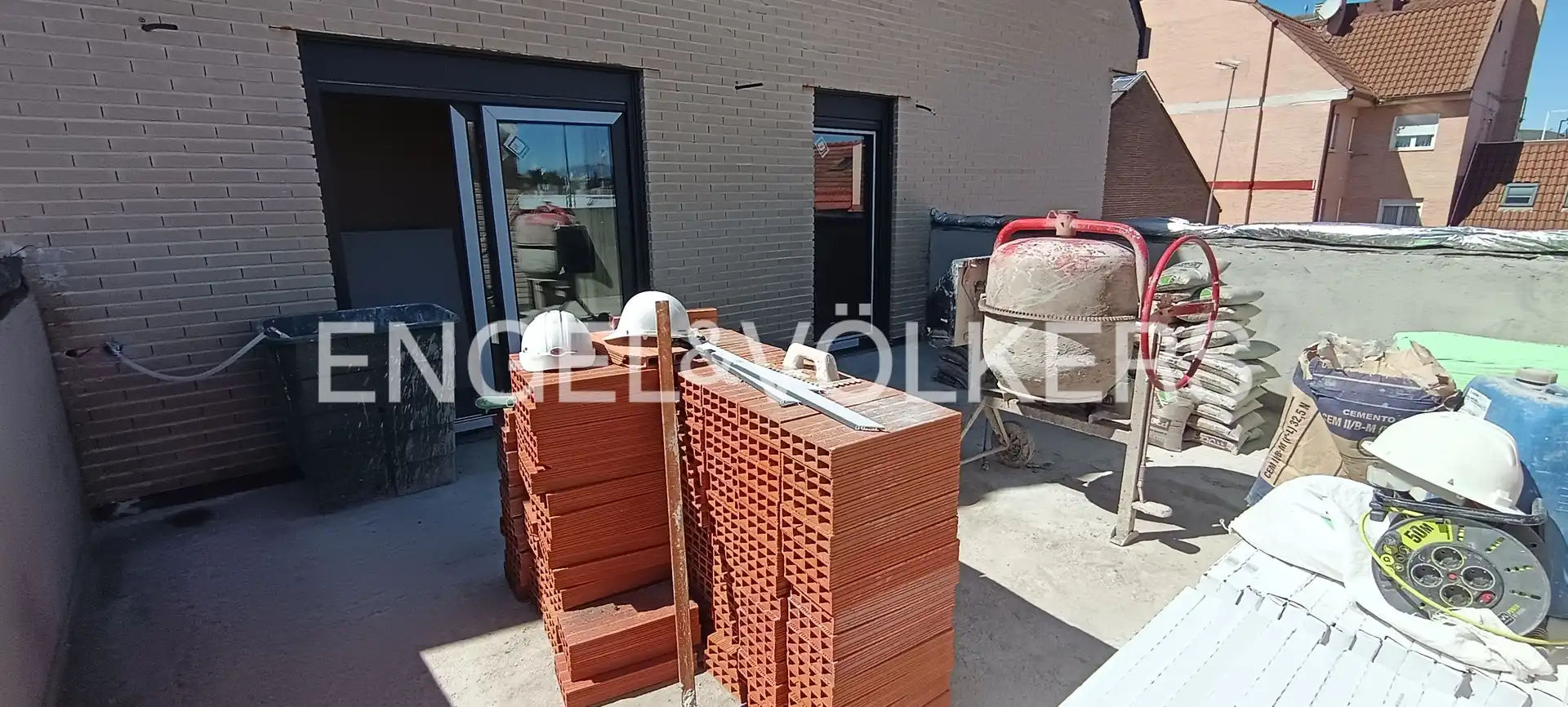 Vista exterior de Dúplex en venta en Las Rozas de Madrid con Aire acondicionado, Calefacción y Terraza