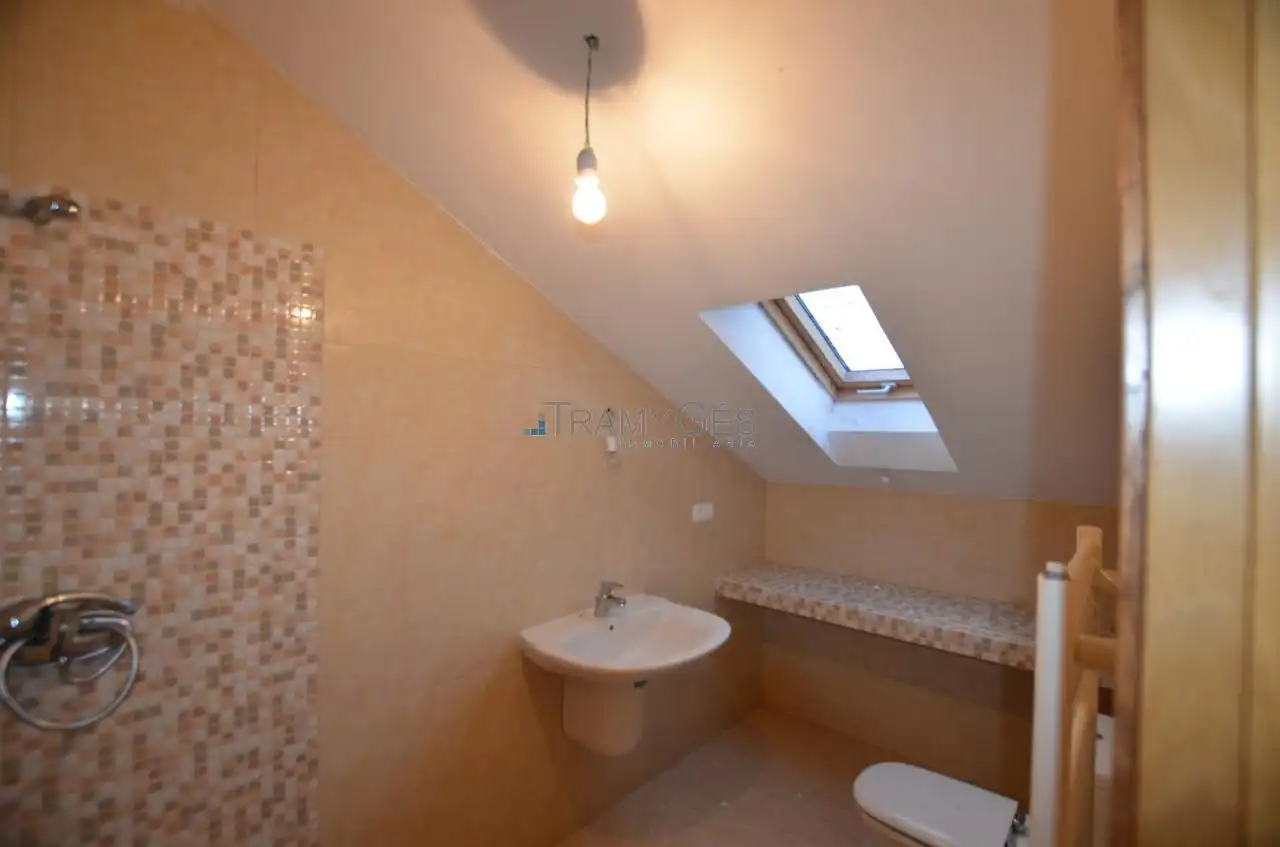 Baño de Casa o chalet en venta en Oia con Calefacción, Jardín privado y Terraza