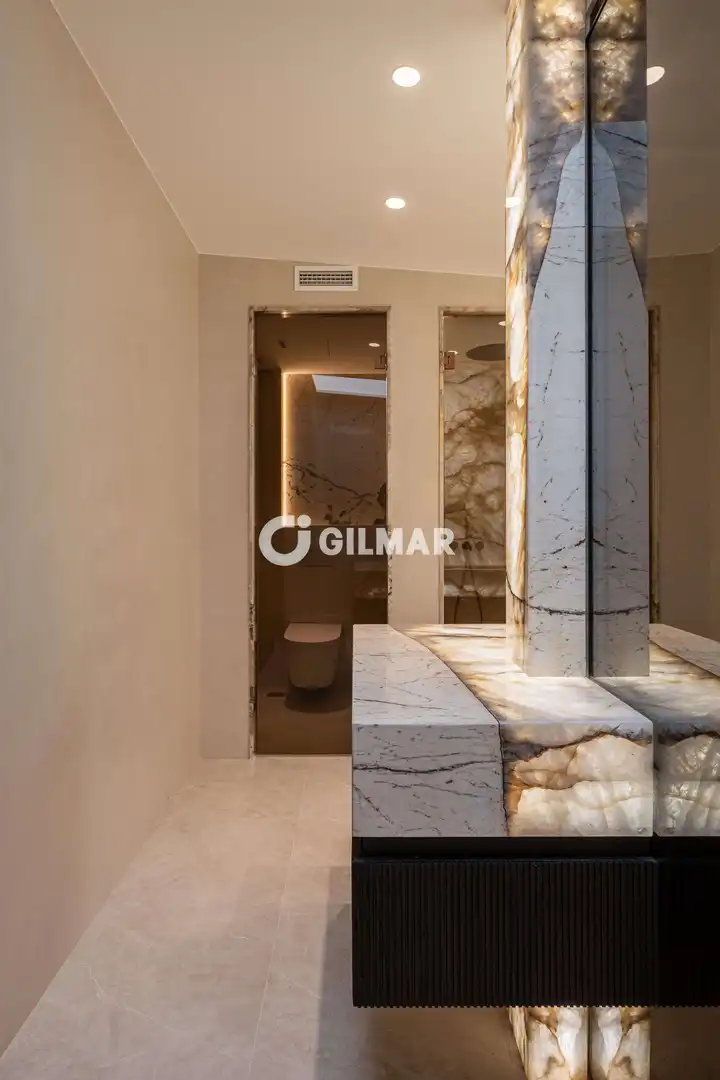 Baño de Dúplex en venta en Madrid con Calefacción y Balcón