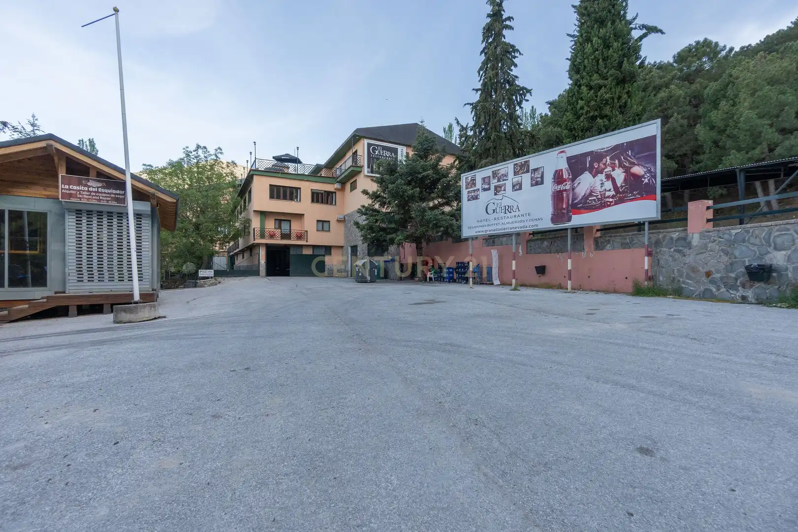 Parkplatz von Gebäude zum Verkauf in Sierra Nevada mit Gemeinschaftspool