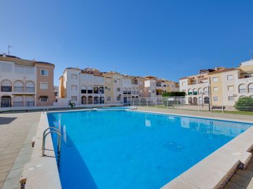 Bungalow avec piscine à vendre à Ramón rubial 7