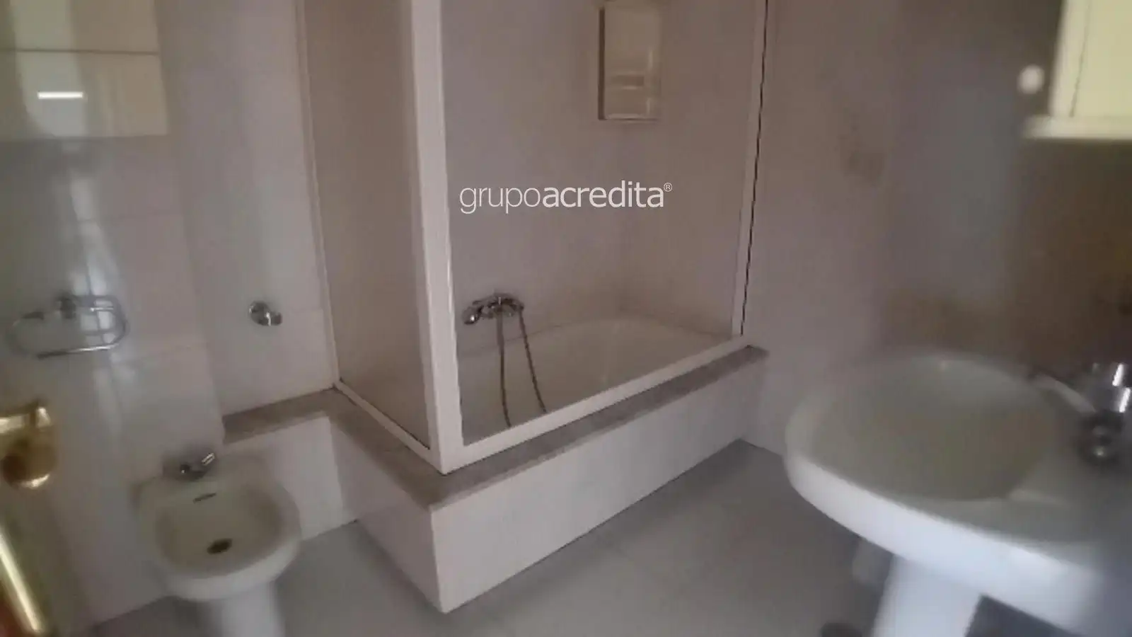 Bany de Pis en venda en Melide amb Calefacció, Parquet i Traster