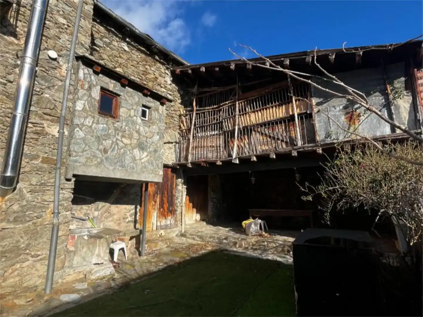 Vista exterior de Pis en venda en Queralbs amb Balcó