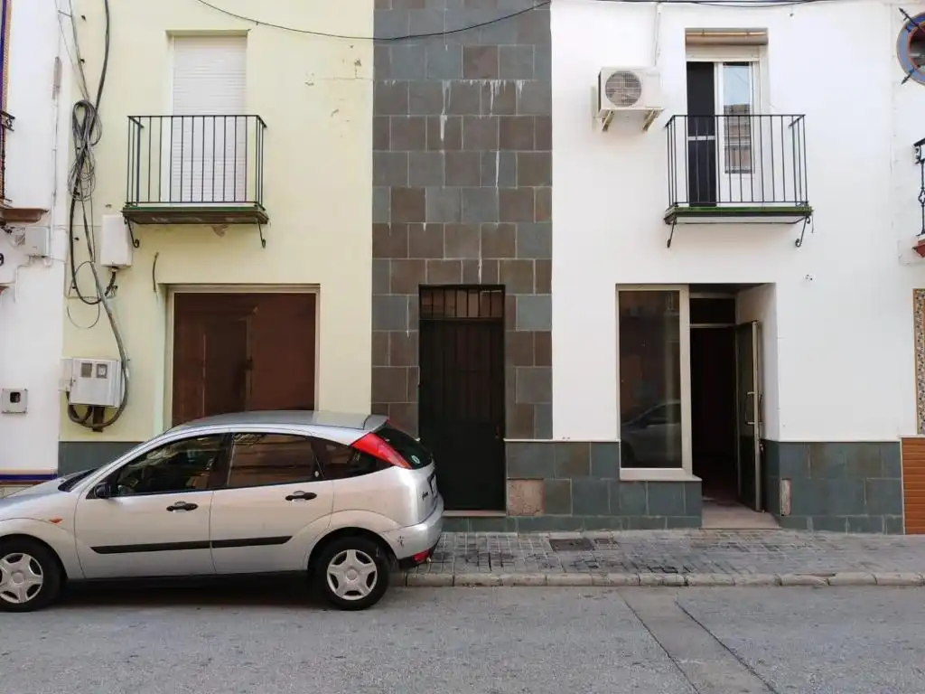 Vista exterior de Local en venta en El Viso del Alcor con Alarma