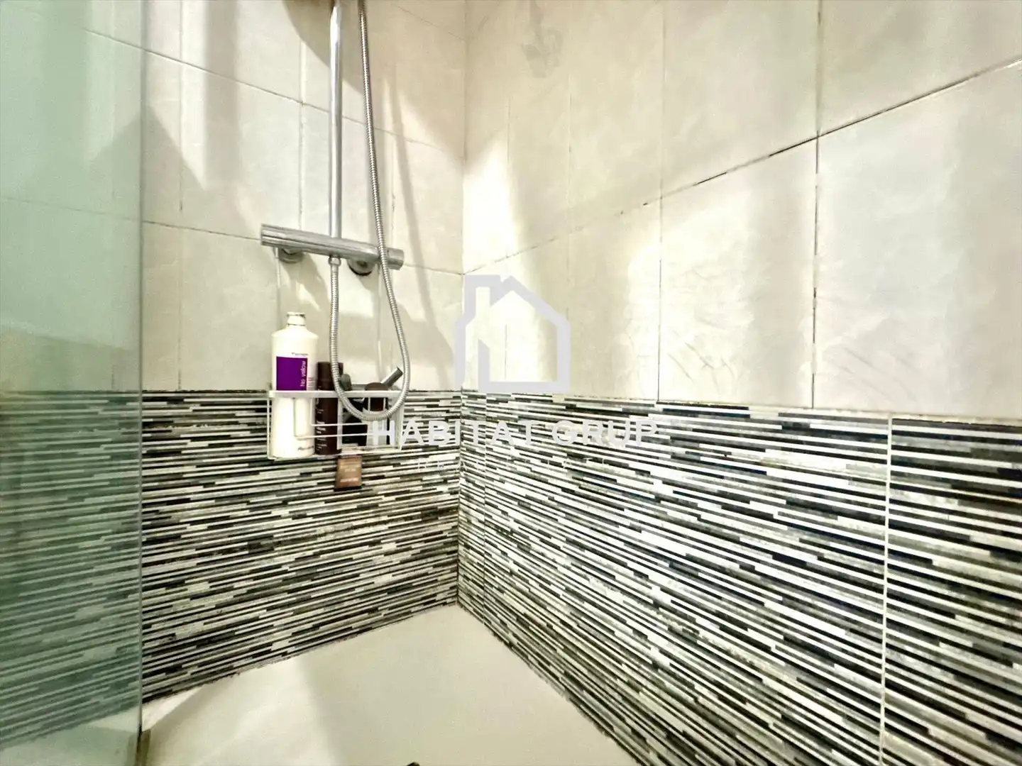 Bathroom of Flat for sale in Girona  with Heating and Terrace