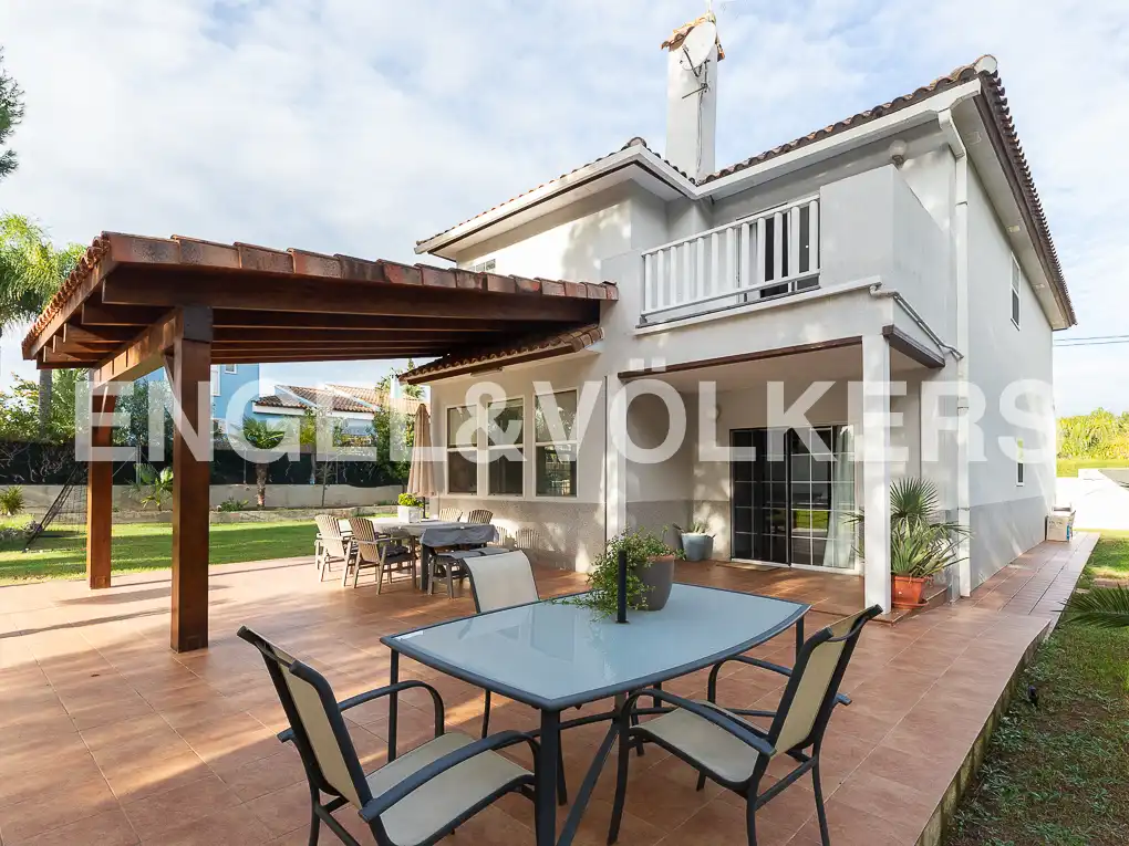 Terraza de Casa o chalet de alquiler en Serra con Calefacción, Jardín privado y Parquet