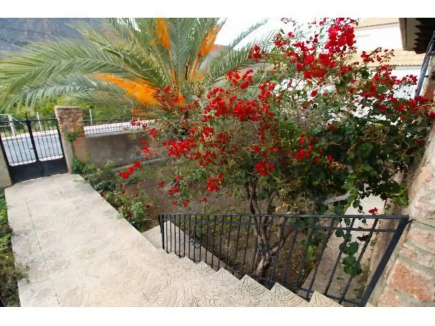 Vista exterior de Casa o xalet en venda en Íllar amb Jardí privat, Traster i Piscina