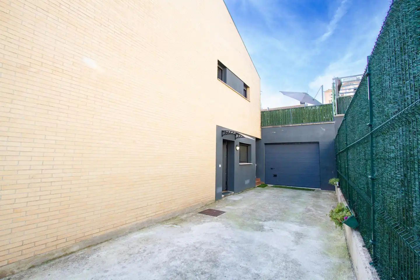 Vista exterior de Casa o chalet en venta en Aoiz / Agoitz con Jardín privado, Terraza y Amueblado