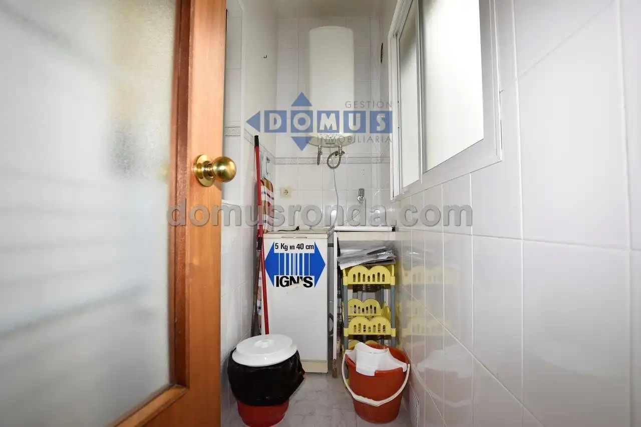 Baño de Piso en venta en Ronda con Trastero, Amueblado y Lavadora