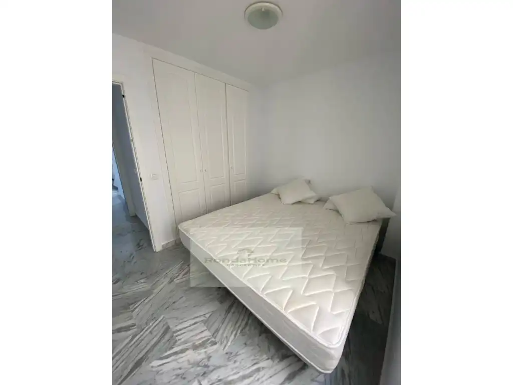 Habitación de Piso de alquiler en Marbella con Terraza y Piscina