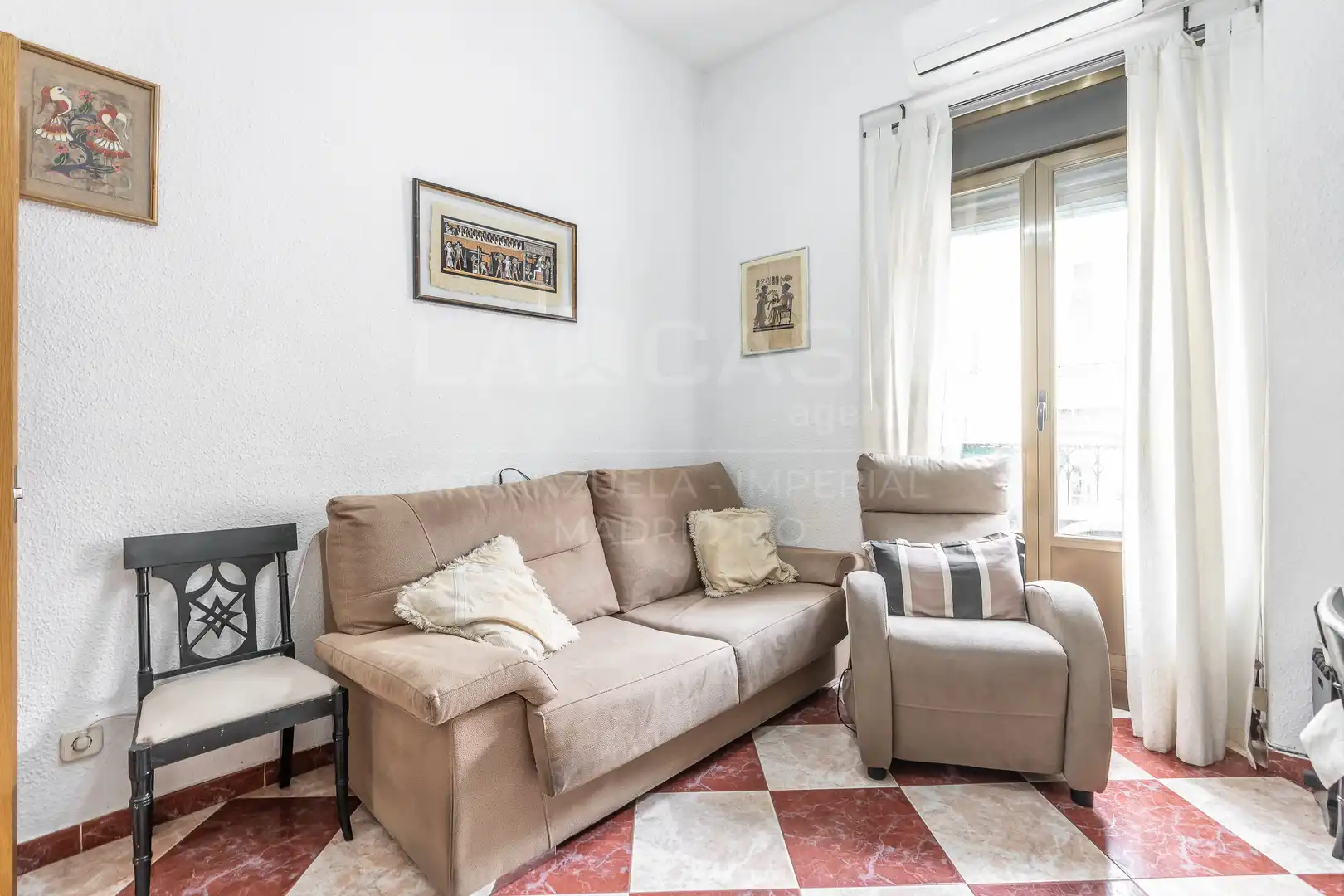 Living room of Flat for sale in Madrid  with Air Conditioner, Heating and Balcony