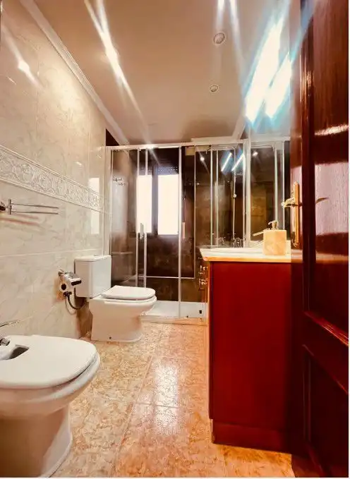 Badezimmer von Wohnung zum Verkauf in Salamanca mit Klimaanlage, Heizung und Parkett