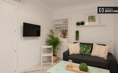 Living room of Flat to rent in  Madrid Capital  with Air Conditioner and Balcony