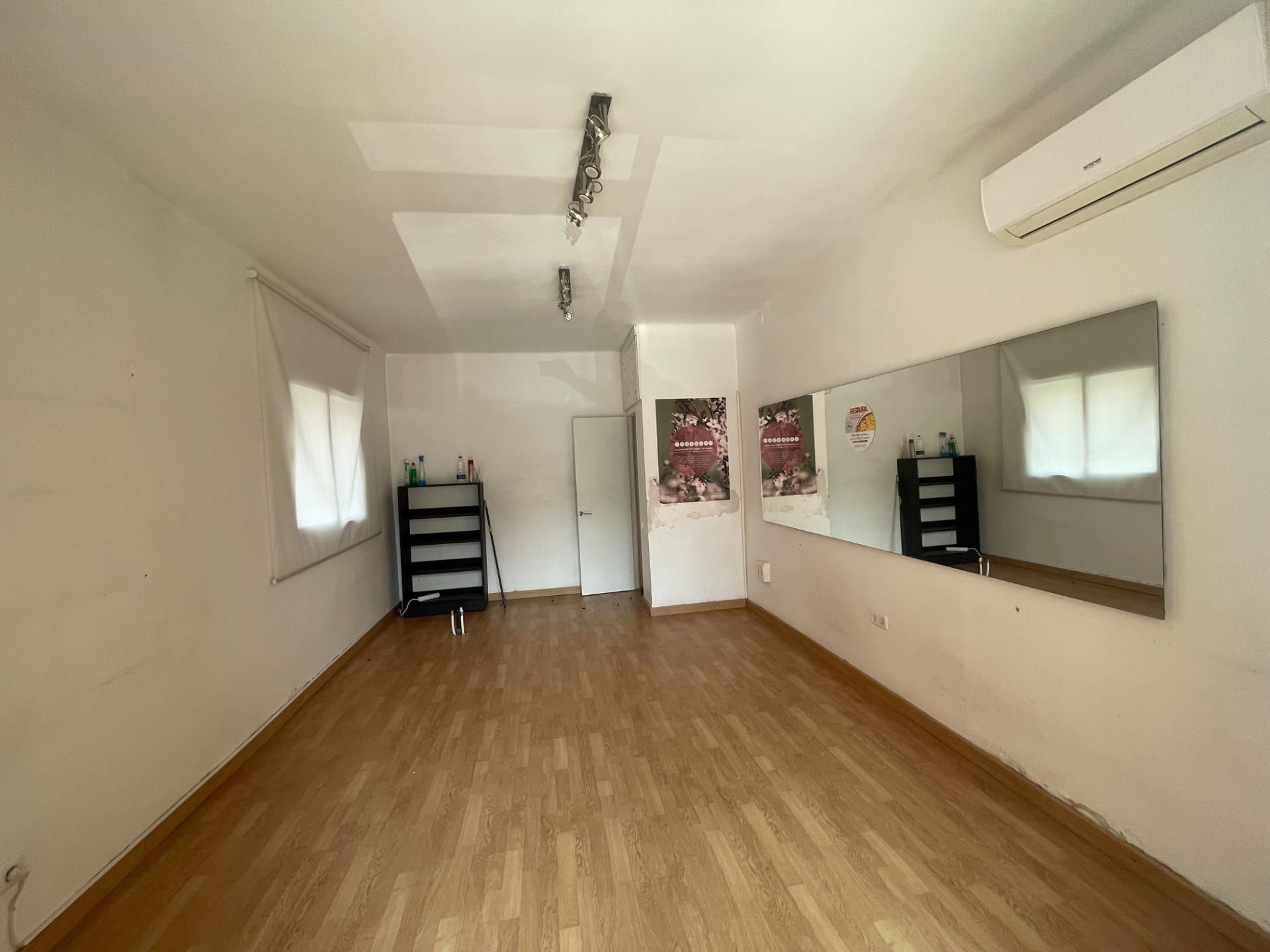 Premises for sale in Abrera
