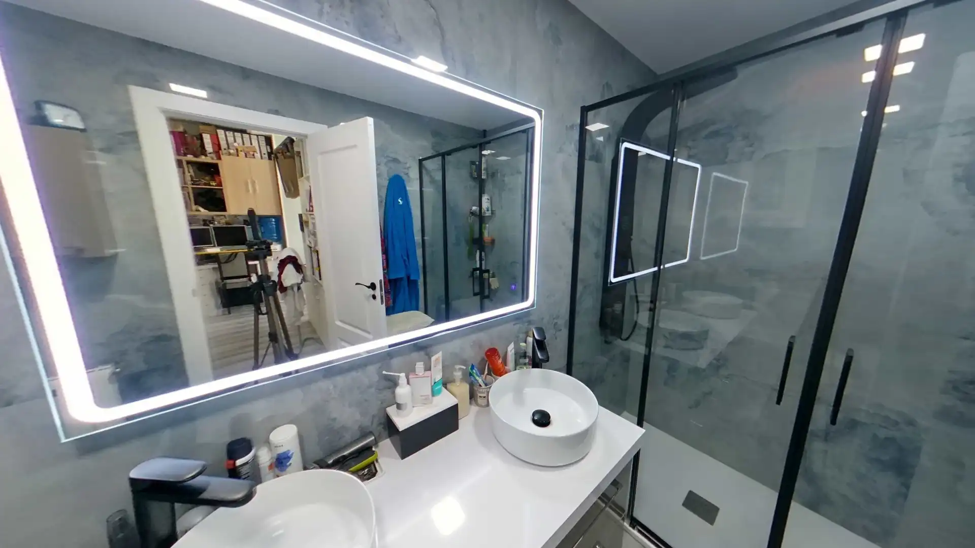 Bathroom of Flat for sale in Sabadell  with Air Conditioner, Heating and Parquet flooring
