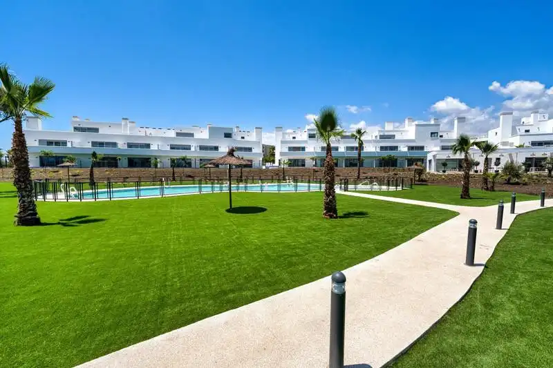 Vista exterior de Apartamento de alquiler en Estepona con Aire acondicionado, Calefacción y Terraza