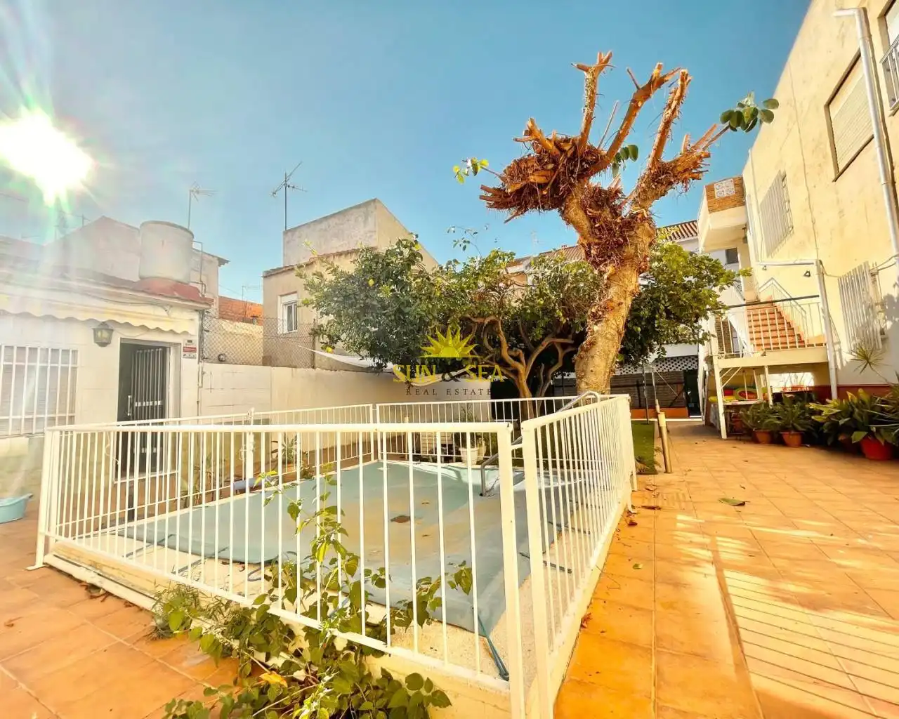 Vista exterior de Casa o chalet en venta en San Pedro del Pinatar con Calefacción, Piscina y Amueblado