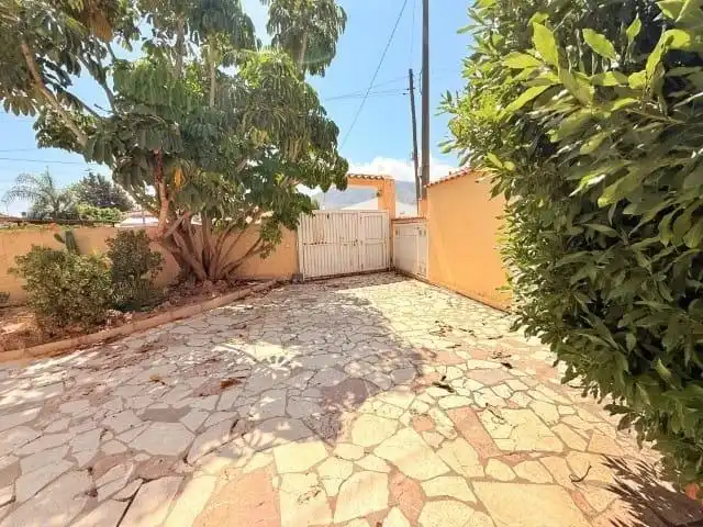 Vista exterior de Casa o xalet en venda en L'Alfàs del Pi amb Aire condicionat, Calefacció i Jardí privat