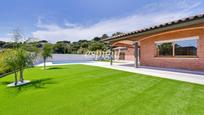 Vista exterior de Casa o xalet en venda en Cabrils amb Calefacció, Jardí privat i Terrassa