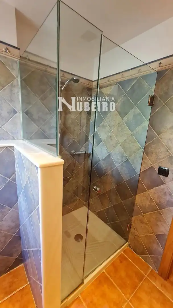 Bany de Casa o xalet en venda en Lugo amb Calefacció i Moblat
