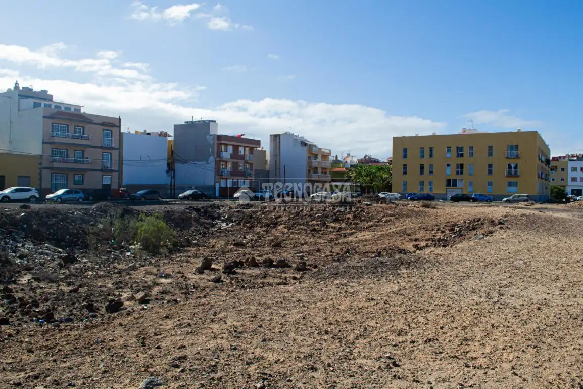 Terreny residencial en venda a C/ MIGUEL CALCERRADA CRUCE  CON  C/ TABURIENTE